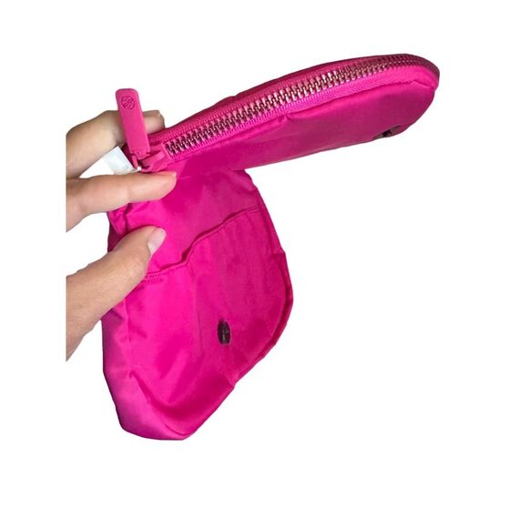 GAIAM Crossbody Bag - Picture 3 of 4